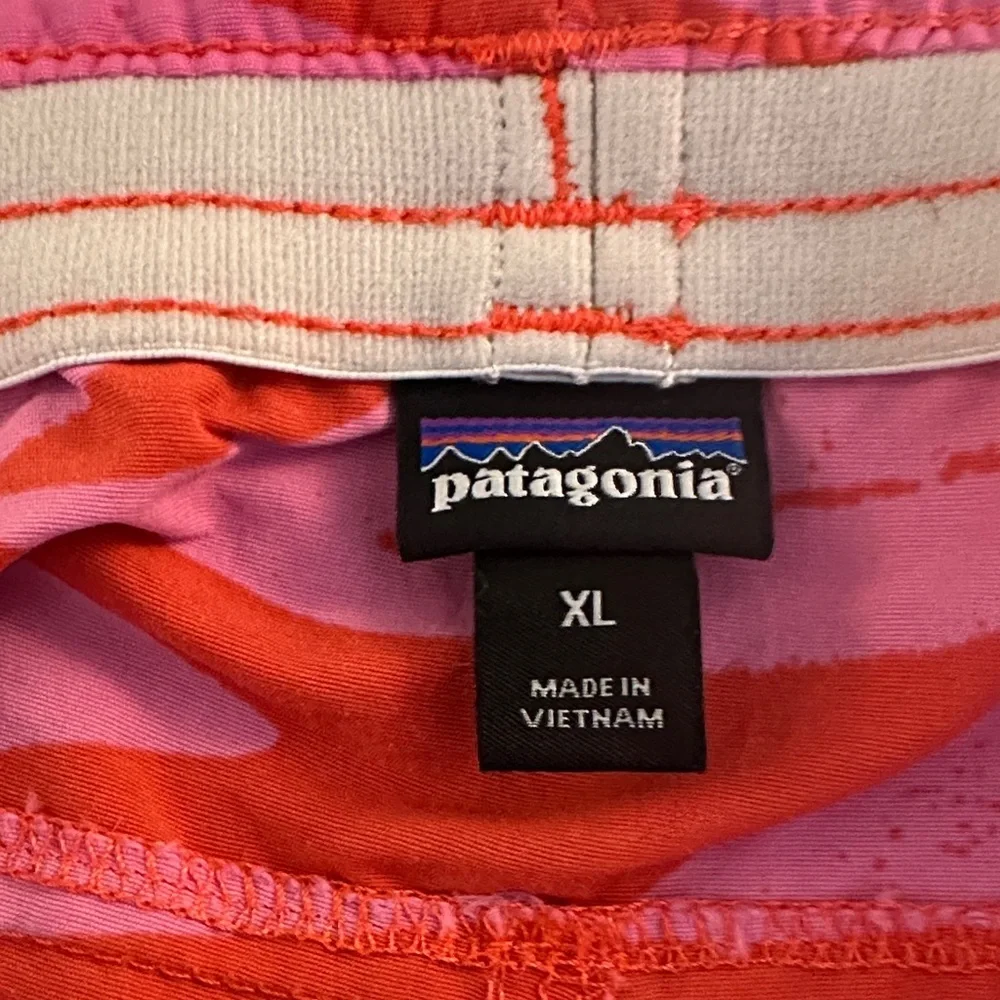 Patagonia Men's Pink Red Leaf Print‎ Summer Spring Vacation Swim Trunks Size XL
